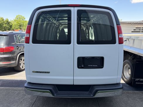 New 2026 Chevrolet Express 3500 Extended RWD image 6