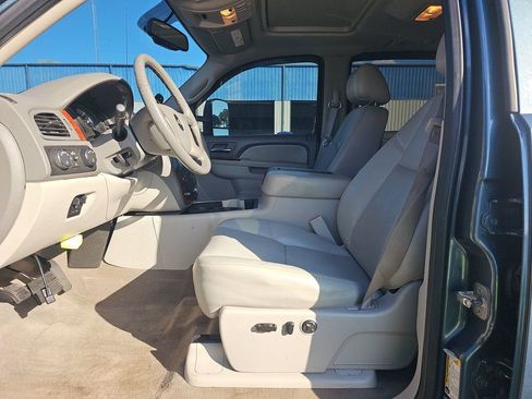 Used 2013 Chevrolet Silverado 2500 LTZ w/ LTZ Plus Package image 12