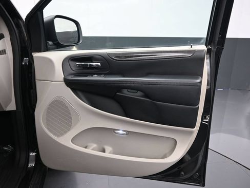 Used 2016 Dodge Grand Caravan SXT FWD image 33