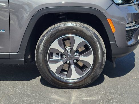 Used 2023 Jeep Grand Cherokee 4WD 4xe image 32