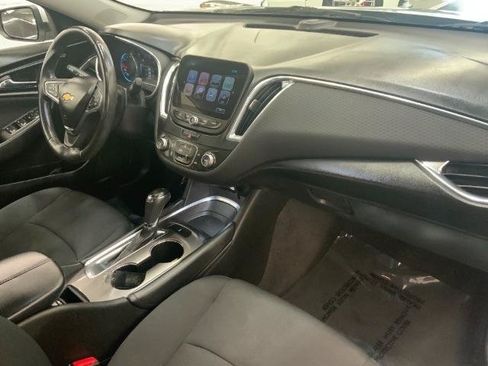 Used 2017 Chevrolet Malibu LT FWD image 9
