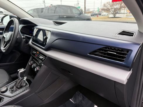 Used 2023 Volkswagen Taos SE w/ Panoramic Sunroof Package AWD/4WD image 29