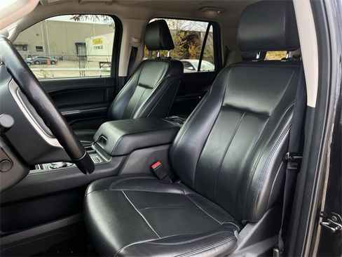 Used 2022 Ford Expedition XLT image 27