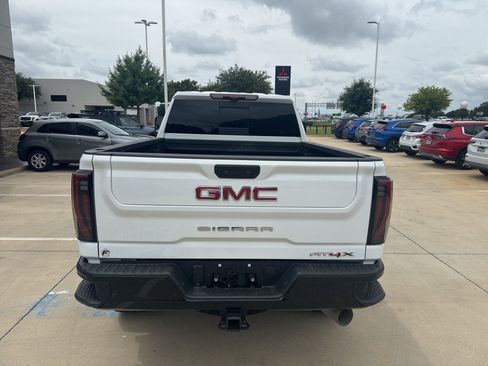 Used 2025 GMC Sierra 2500 AT4X AWD/4WD image 4