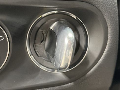 Used 2025 Porsche Macan image 36