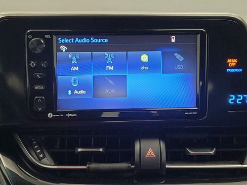 Used 2018 Toyota C-HR XLE FWD image 25