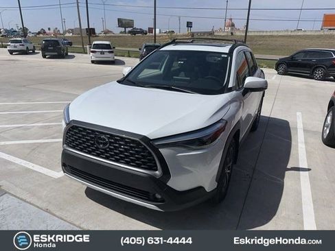 Used 2024 Toyota Corolla Cross XLE w/ Convenience Package image 1