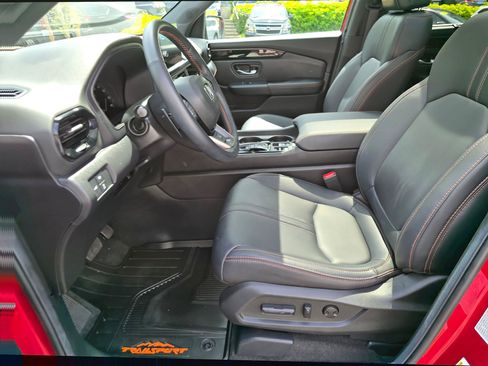 Used 2025 Honda Pilot TrailSport image 23