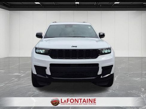 Used 2024 Jeep Grand Cherokee L Altitude AWD/4WD image 8