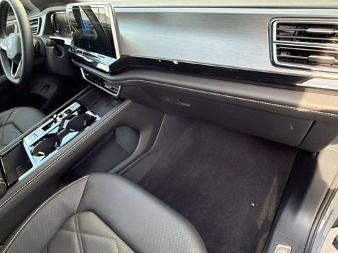 Used 2026 Volkswagen Atlas Cross Sport SE FWD image 34