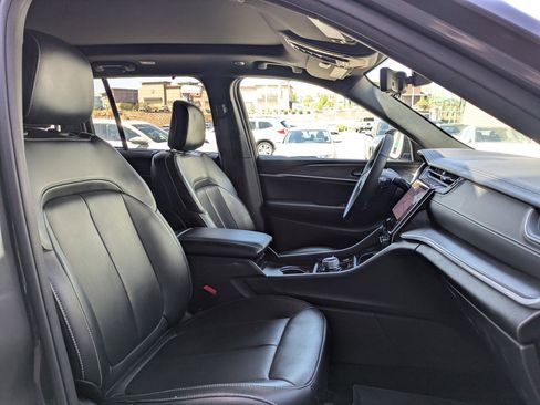 Used 2024 Jeep Grand Cherokee Limited w/ Luxury Tech Group II AWD/4WD image 28