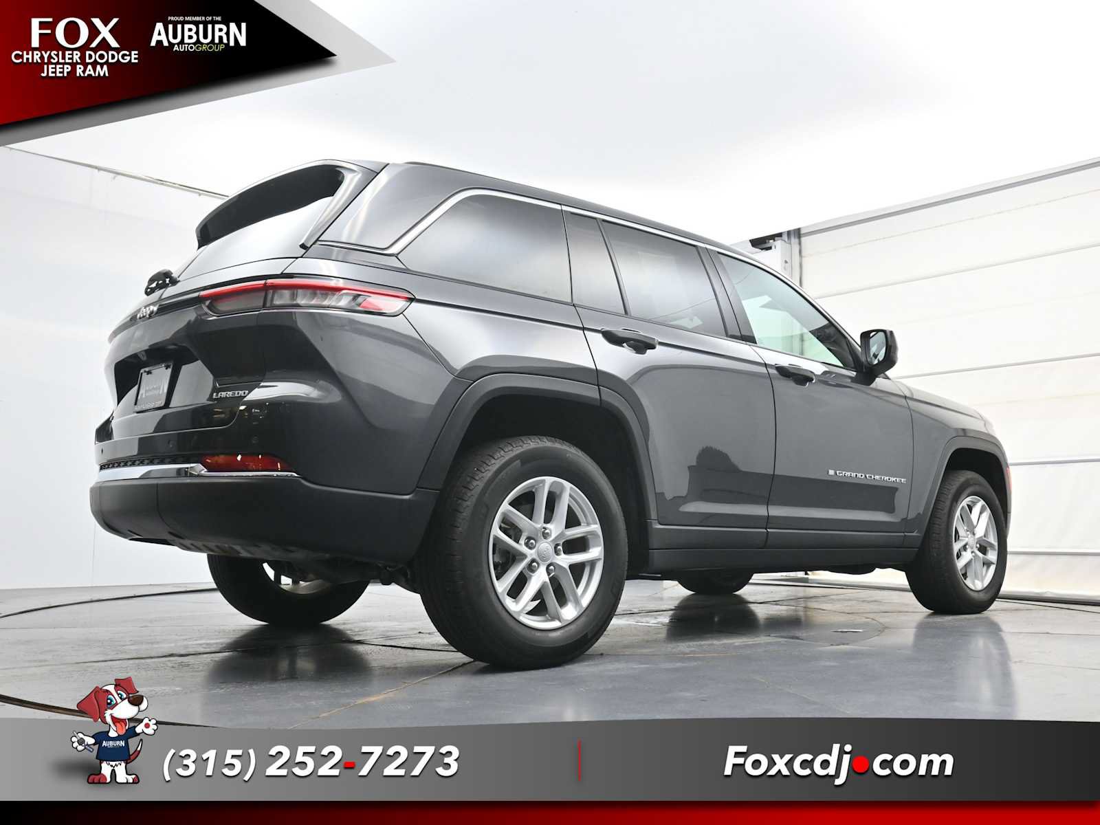 Used 2024 Jeep Grand Cherokee Laredo X w/ Luxury Tech Group I AWD/4WD image 26