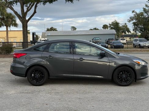 Used 2018 Ford Focus SE image 4