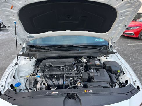 Used 2025 Hyundai Elantra SEL image 32