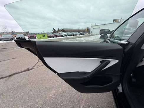 Used 2019 Tesla Model 3 Performance image 18