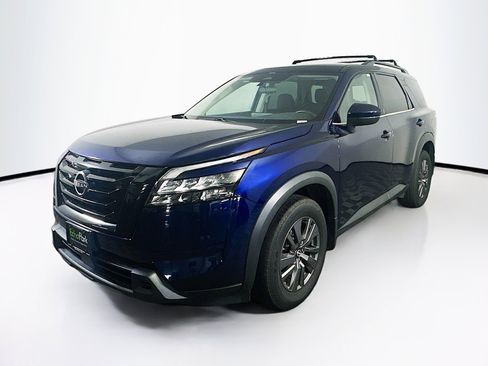 Used 2023 Nissan Pathfinder SV w/ Black Appearance Package AWD/4WD image 3