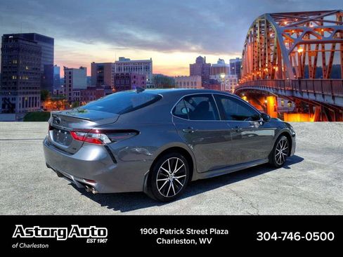 Used 2023 Toyota Camry SE FWD image 3