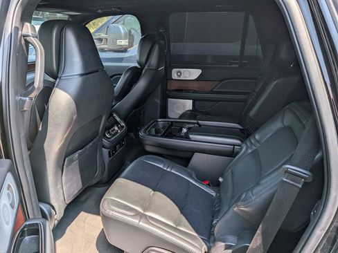 Used 2020 Lincoln Navigator Reserve w/ Luxury Package RWD image 11