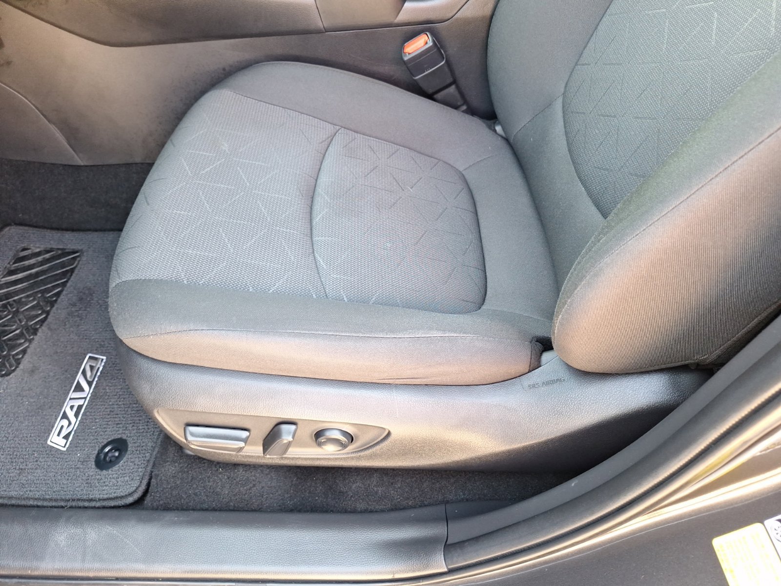 Used 2024 Toyota RAV4 XLE w/ Convenience Package FWD image 16