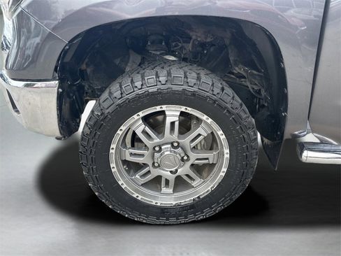 Used 2017 Toyota Tundra SR5 image 24