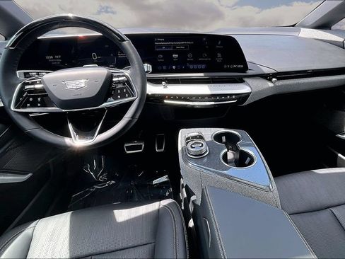 Certified 2025 Cadillac Optiq Luxury 2 w/ LPO, Floor Liner Package AWD/4WD image 7