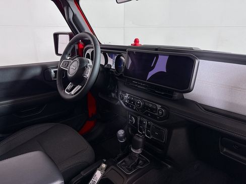 Used 2025 Jeep Wrangler Unlimited Sahara image 26