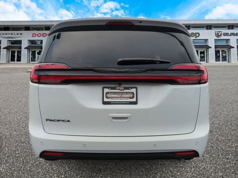 New 2026 Chrysler Pacifica Select FWD image 7