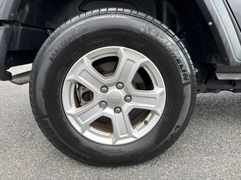 Used 2022 Jeep Wrangler Unlimited Sport AWD/4WD image 3