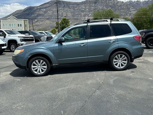 Used 2013 Subaru Forester 2.5X Premium w/ Popular Pkg 2 AWD/4WD image 3