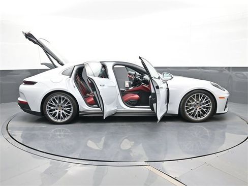 Used 2025 Porsche Panamera 4 image 34