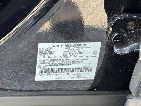 Used 2023 Ford Explorer XLT image 14