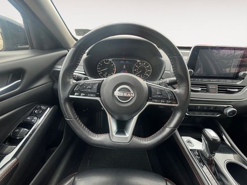 Used 2024 Nissan Altima 2.5 SR image 12