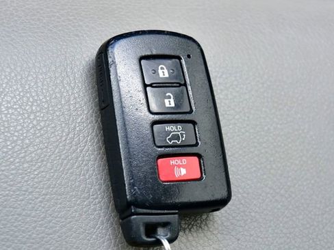 Used 2015 Toyota RAV4 Limited AWD/4WD image 25