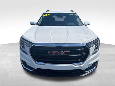 Used 2024 GMC Terrain SLE w/ Driver Convenience Package AWD/4WD image 9