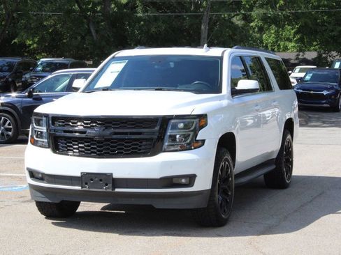 Used 2018 Chevrolet Suburban LT RWD image 3