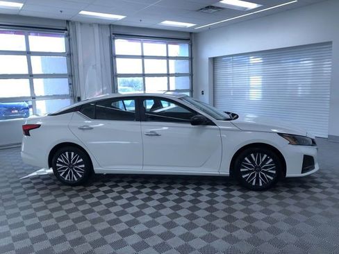 Used 2025 Nissan Altima 2.5 SV image 34