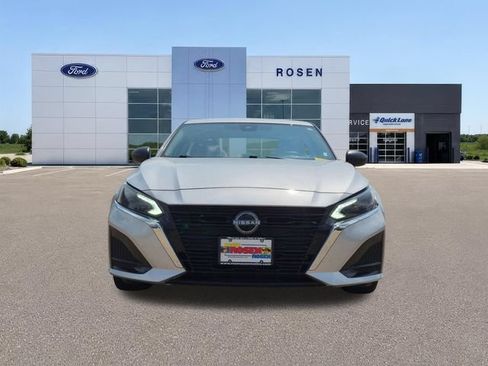 Used 2024 Nissan Altima 2.5 SV FWD image 8