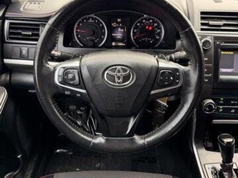 Used 2017 Toyota Camry SE image 14