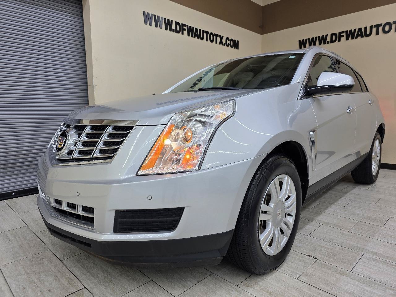Used 2014 Cadillac SRX Luxury w/ Driver Awareness Package FWD image 2
