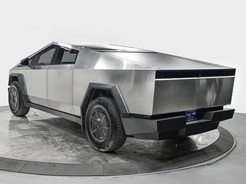 Used 2025 Tesla Cybertruck AWD Crew Cab image 4
