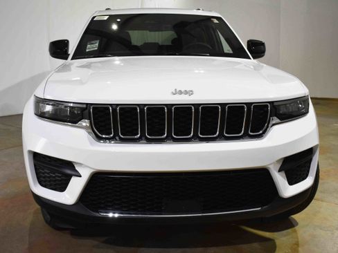 New 2025 Jeep Grand Cherokee Laredo X image 4