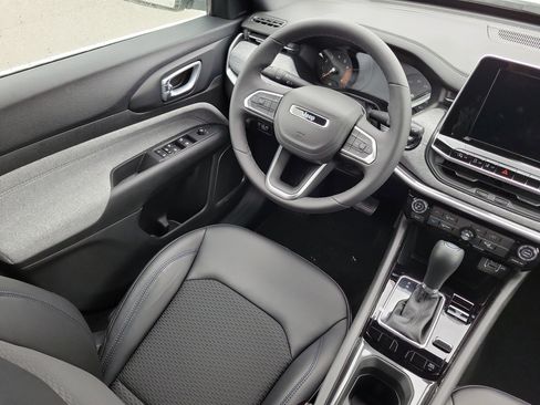 New 2026 Jeep Compass Latitude image 16