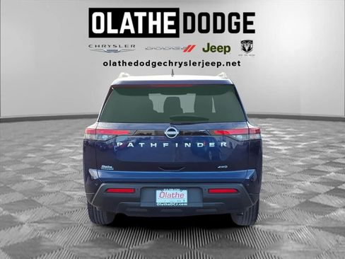 Used 2025 Nissan Pathfinder SV image 4