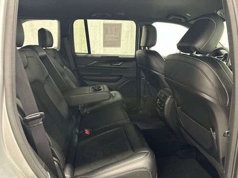 Used 2025 Jeep Grand Cherokee Altitude AWD/4WD image 47