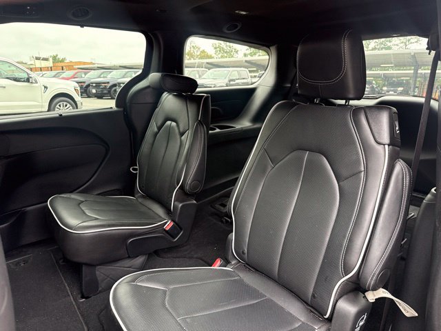 Used 2026 Chrysler Pacifica Limited FWD image 10