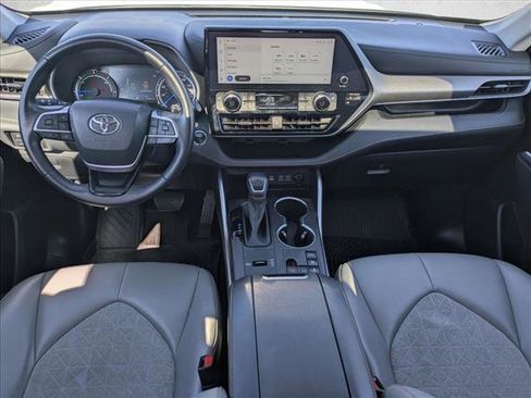 Used 2023 Toyota Highlander Bronze Edition AWD/4WD image 18
