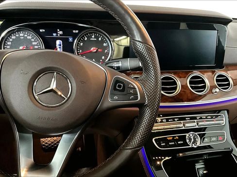 Used 2018 Mercedes-Benz E 400 4MATIC Sedan image 25