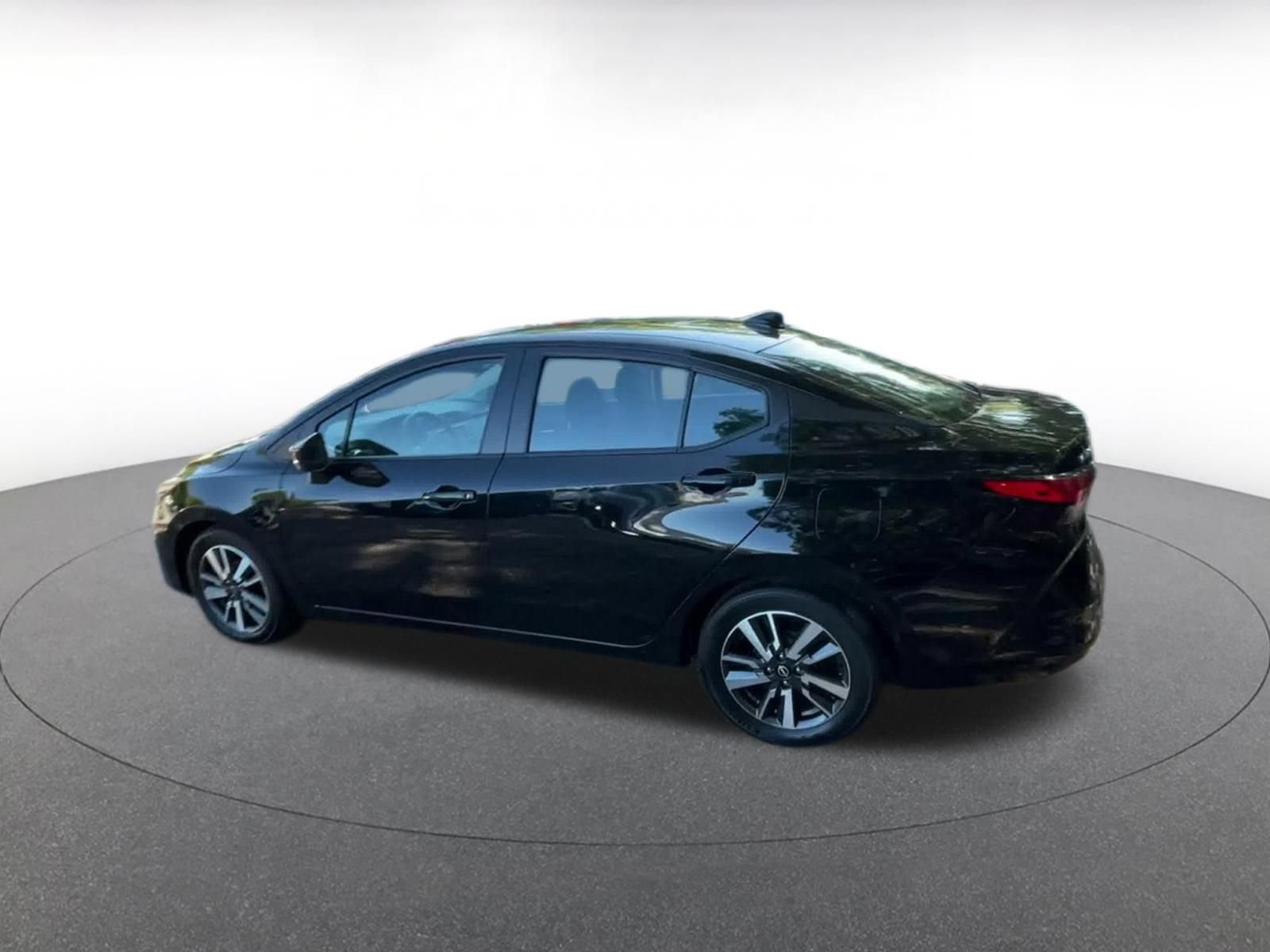 Used 2025 Nissan Versa SV FWD image 8