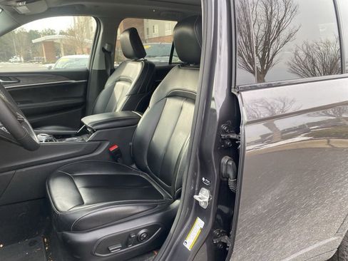 Used 2023 Jeep Grand Cherokee 4WD 4xe image 14