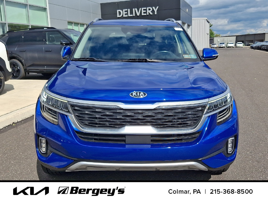 Certified 2021 Kia Seltos SX w/ SX Sunroof Package AWD/4WD image 2